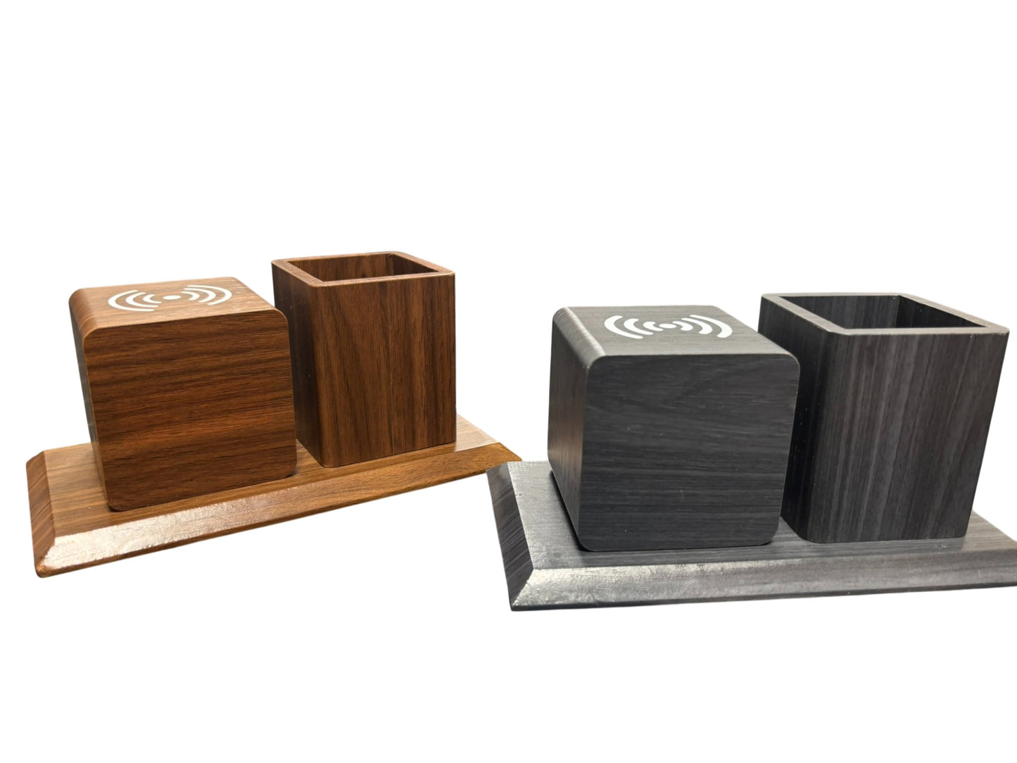 Pennenhouder met draadloze oplader en klok